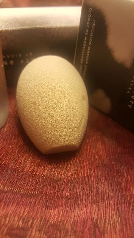 Fenty Beauty Precision Sponge 100 Éponge maquillage sans latex