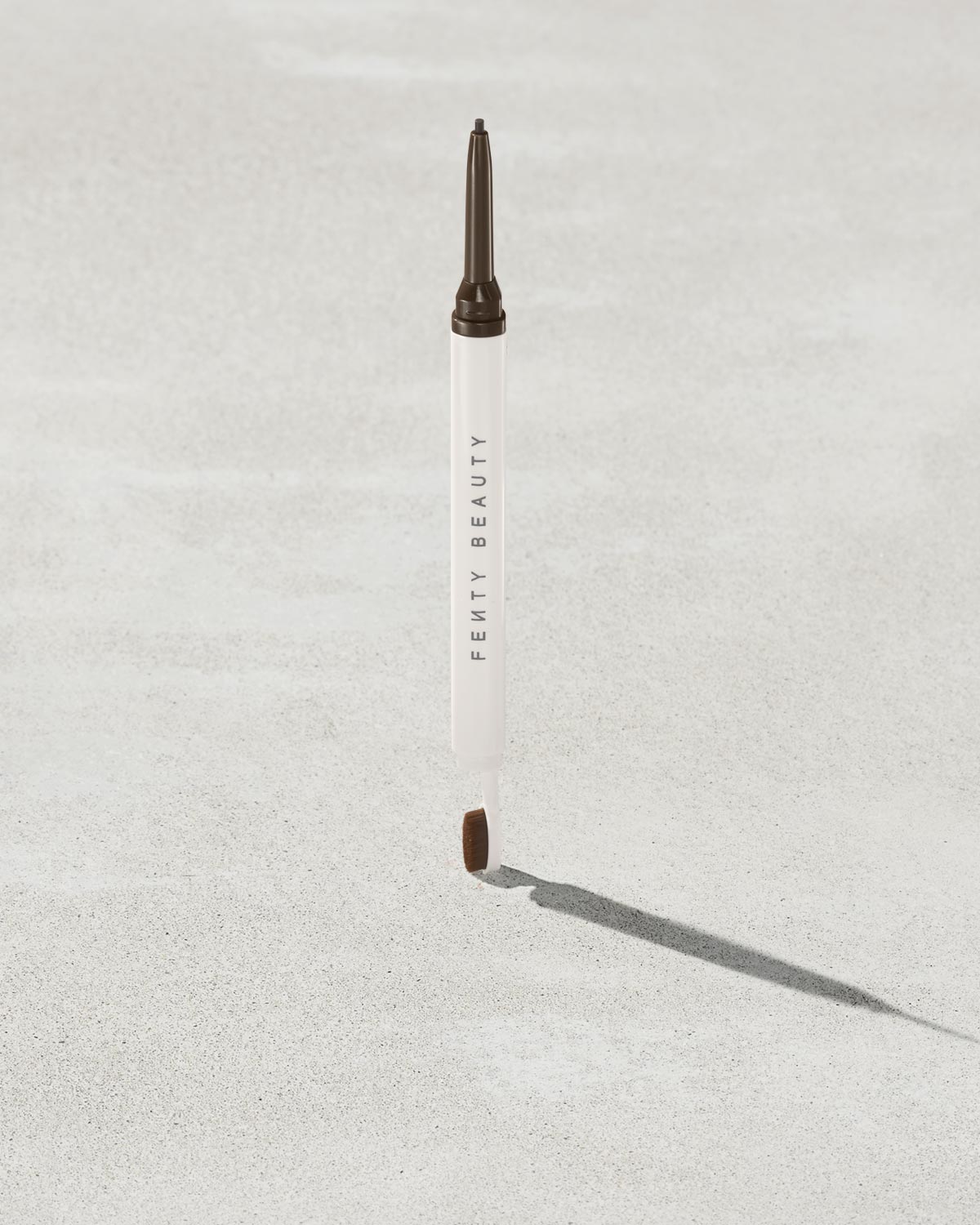 Fenty Beauty Brow MVP crayon sourcils black-brown 0,07 g waterproof