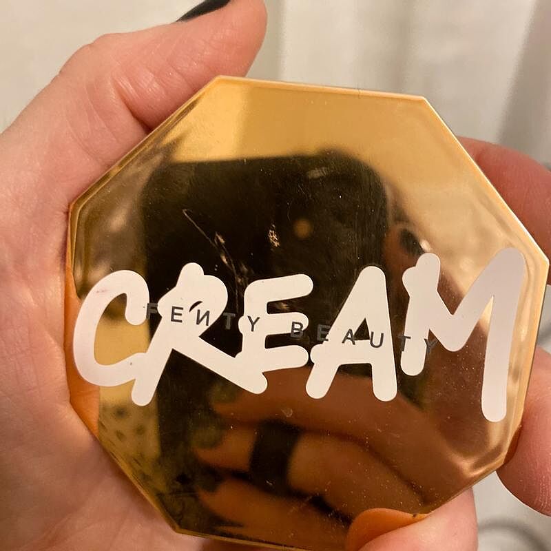 Fenty Beauty Cheeks Out bronzer crème Amber 5,23 g modulable