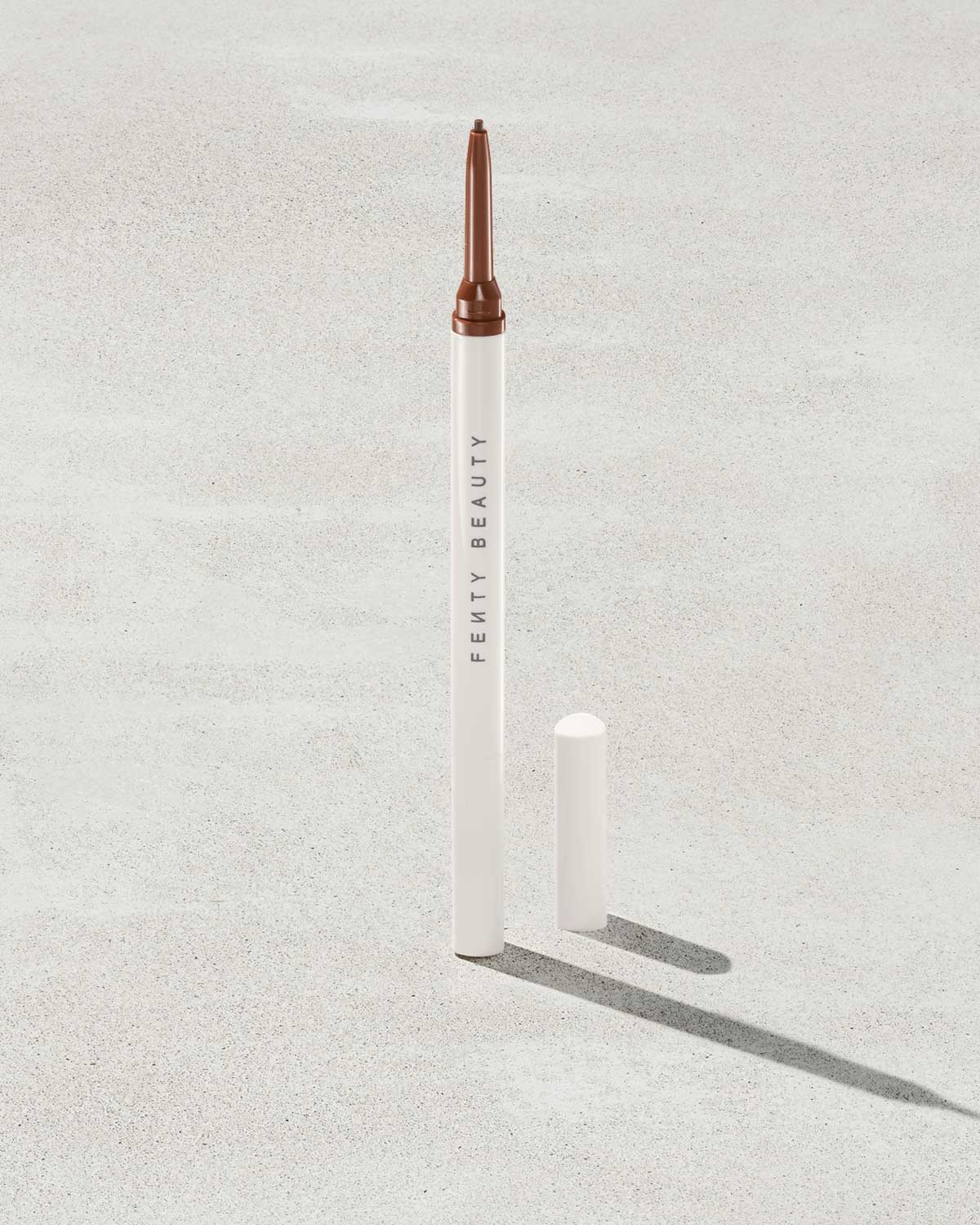 Fenty Beauty Brow MVP True Red crayon sourcils 0,07 g