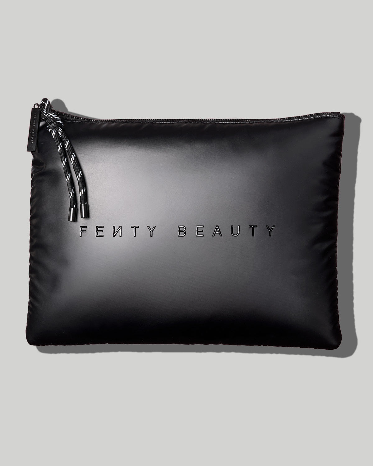 Fenty Beauty XL Puffer trousse maquillage sac matelassé XL