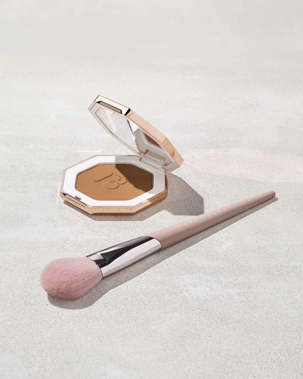 Fenty Beauty Sculpting Bronzer Brush 195 pinceau bronzer