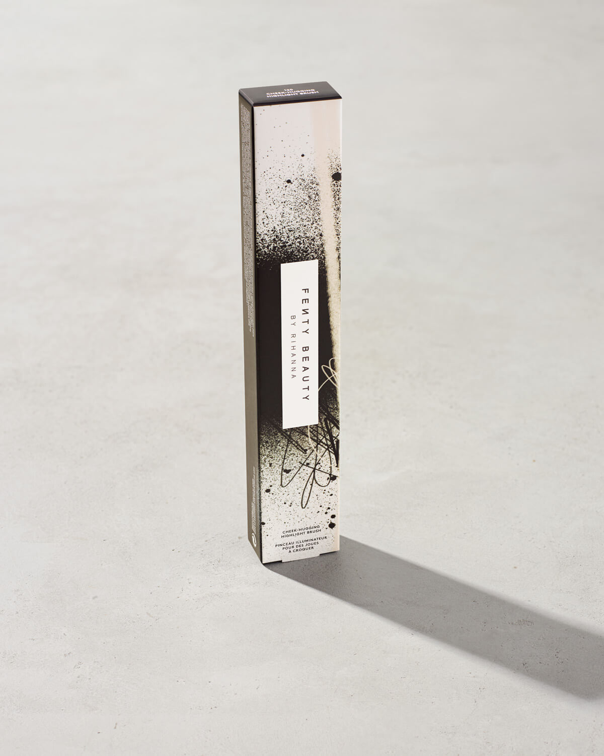 Fenty Beauty Brushes + Tools Pinceau Highlighter 120 Courbe