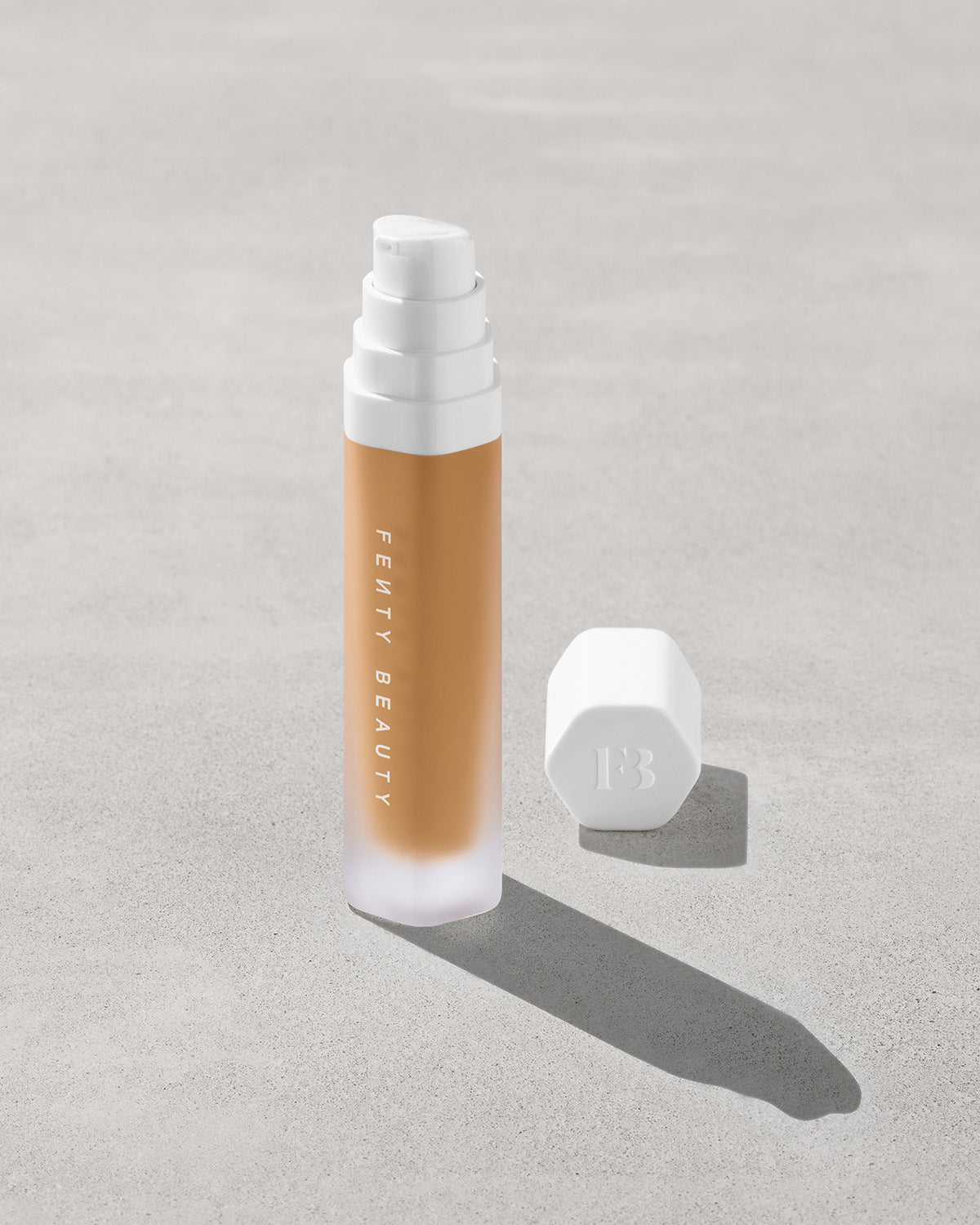 Fenty Beauty Soft'lit 335 fond de teint lumineux 32 mL