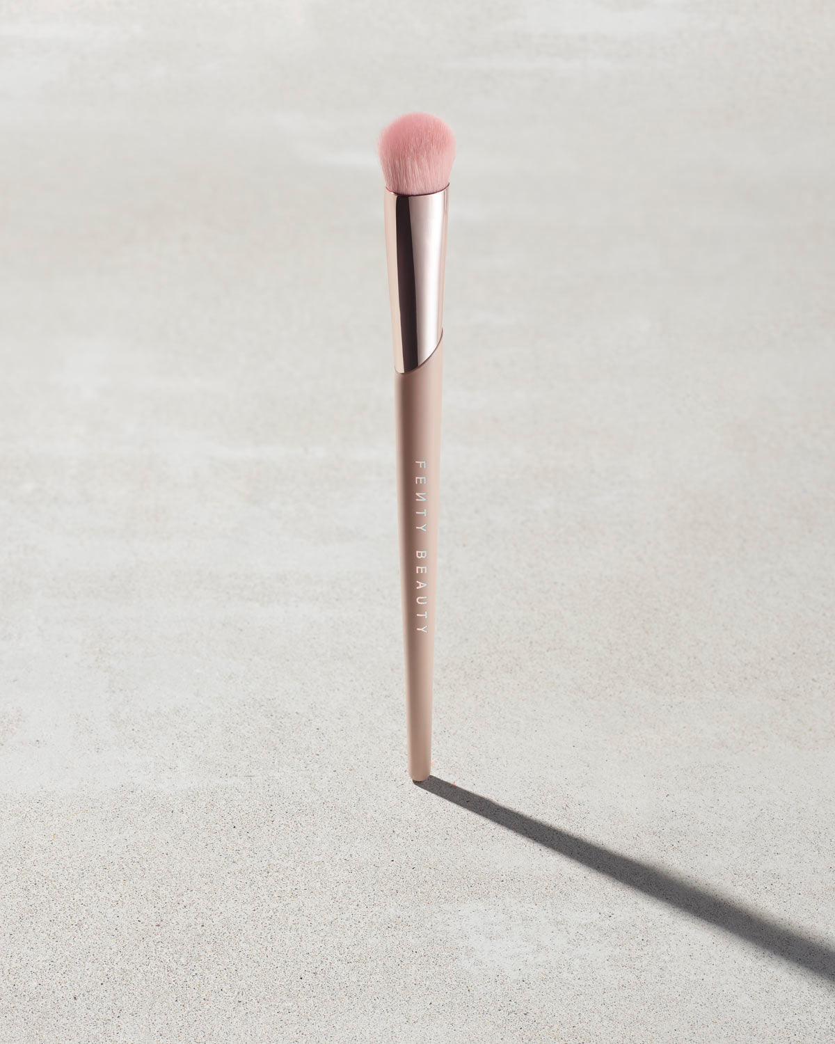 Fenty Beauty Brushes + Tools Precision Concealer Brush 180 Pinceau