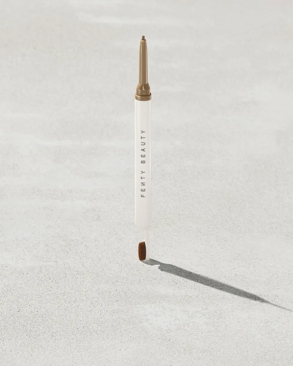 Fenty Beauty Brow MVP crayon sourcils dark ash blonde 0,07 g waterproof