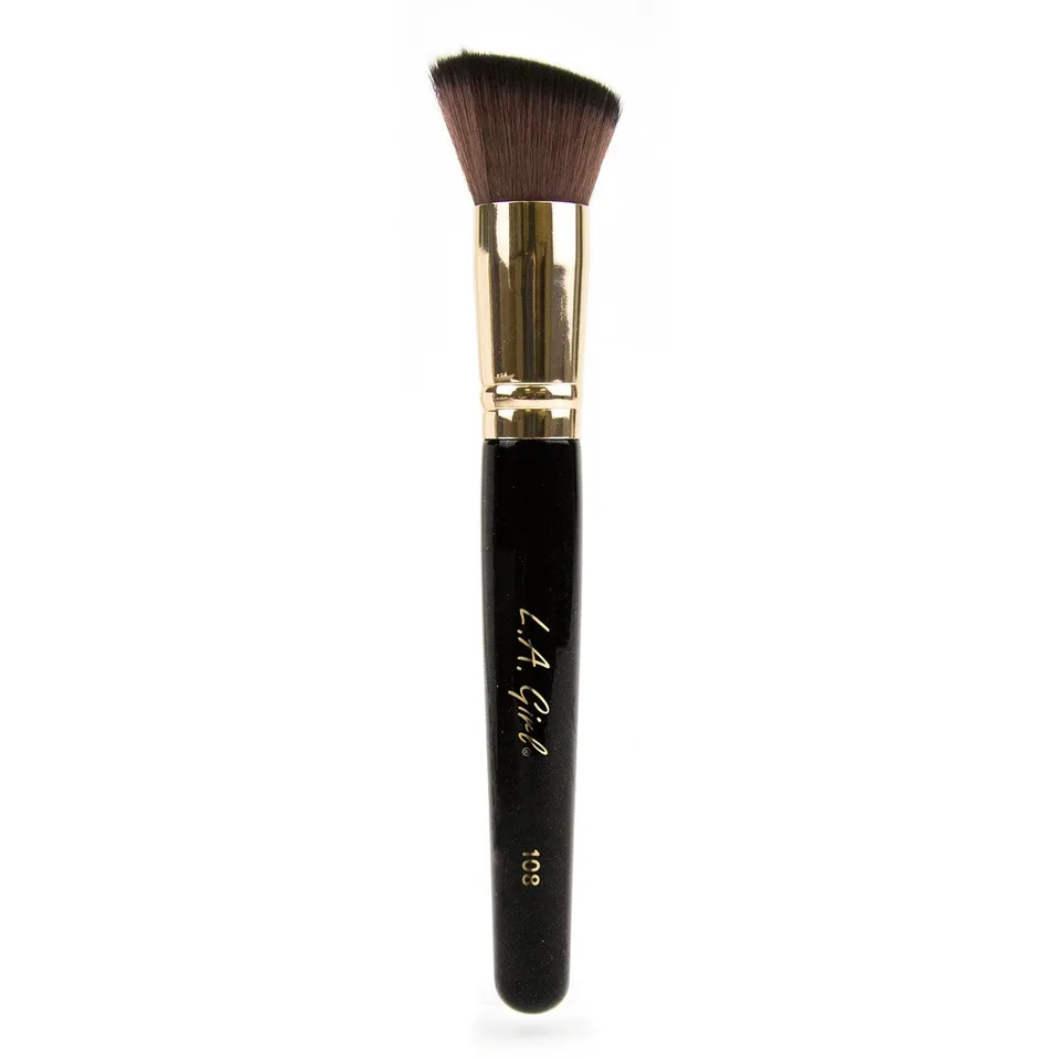 L.A. Girl Pro GPB108 Angled Buffer Brush pinceau teint biseauté