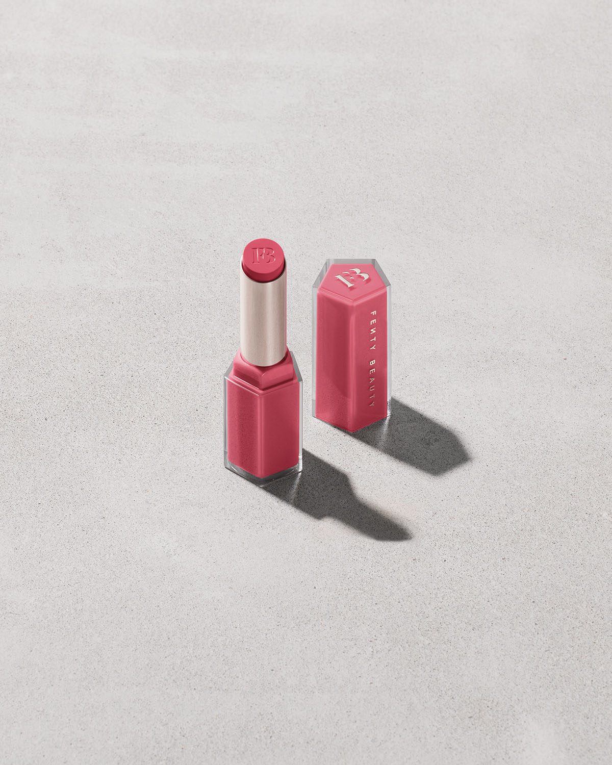Fenty Beauty Gloss Bomb Stix gloss rose High'Biscus stick brillant