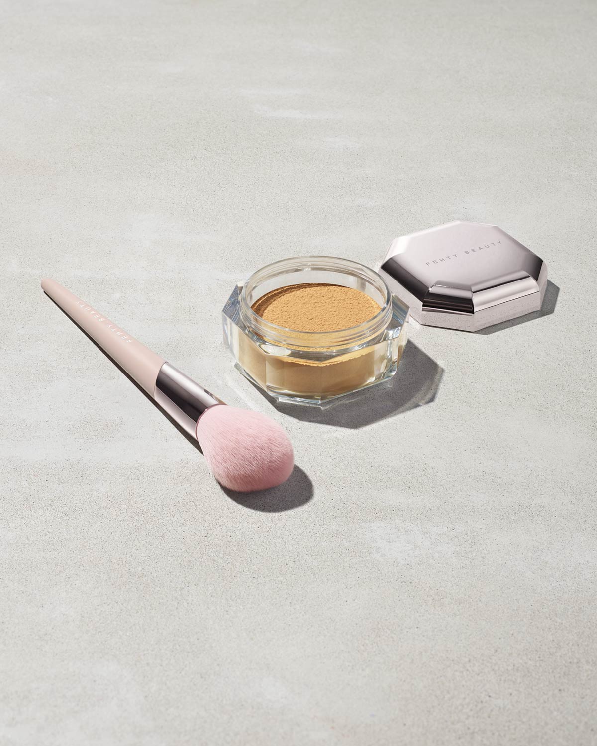 Fenty Beauty 170 Powder Puff pinceau poudre fini filtré
