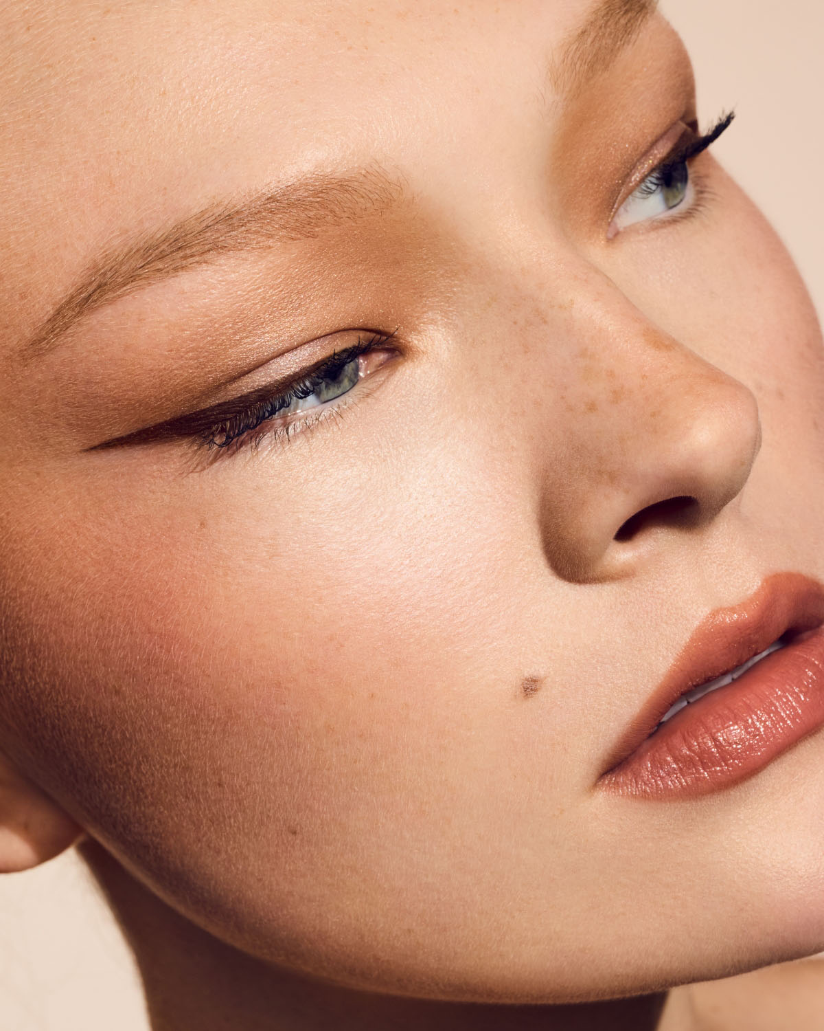 Fenty Beauty Flyliner eyeliner In Big Truffle satiné 0.55 ml