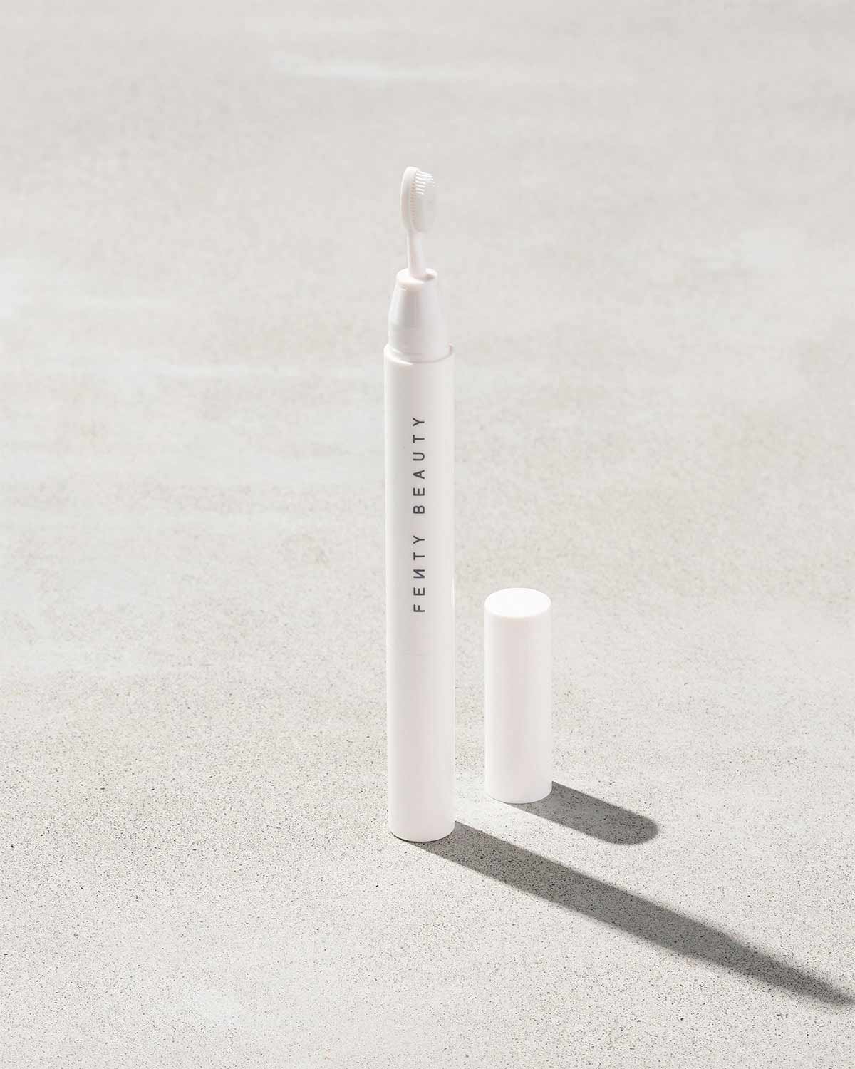 Fenty Beauty Brow MVP Crayon Cire Sourcils Transparent 1,3 g