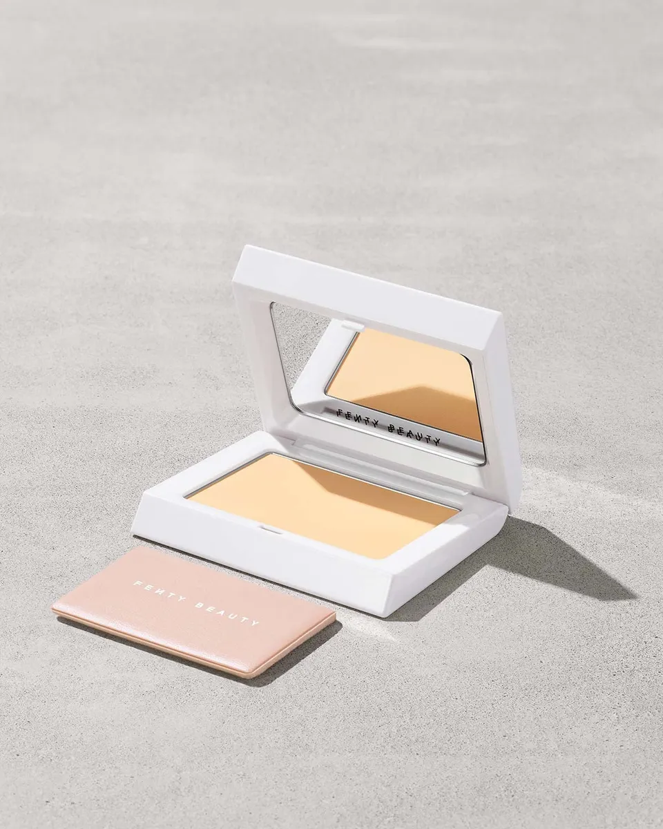 Fenty Beauty Bright Fix poudre Banana 7,95 g