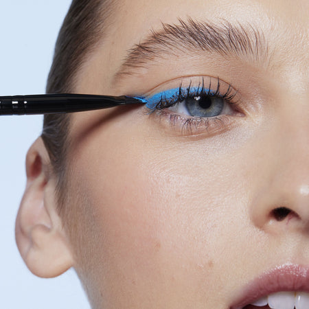 e.l.f. Wing It pinceau eyeliner recourbé trait précis