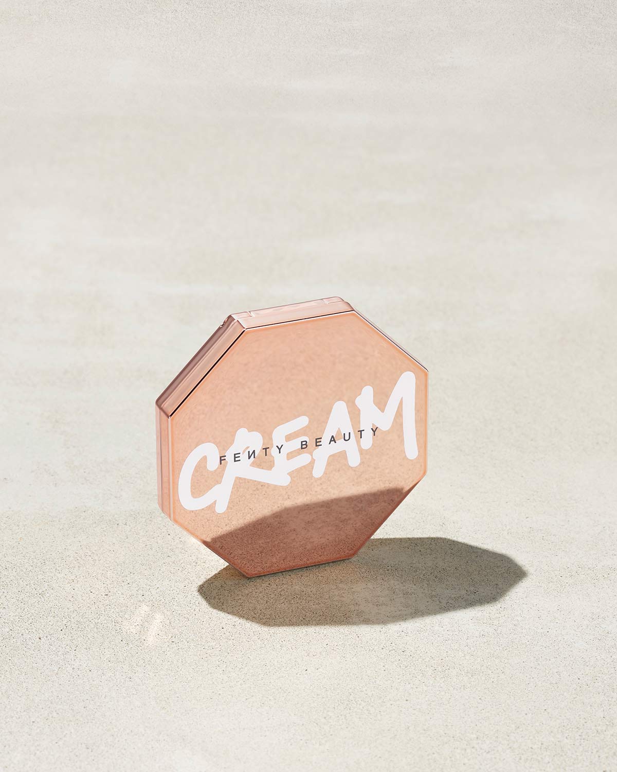 Fenty Beauty Cheeks Out bronzer crème Teddy 5,23 g modulable