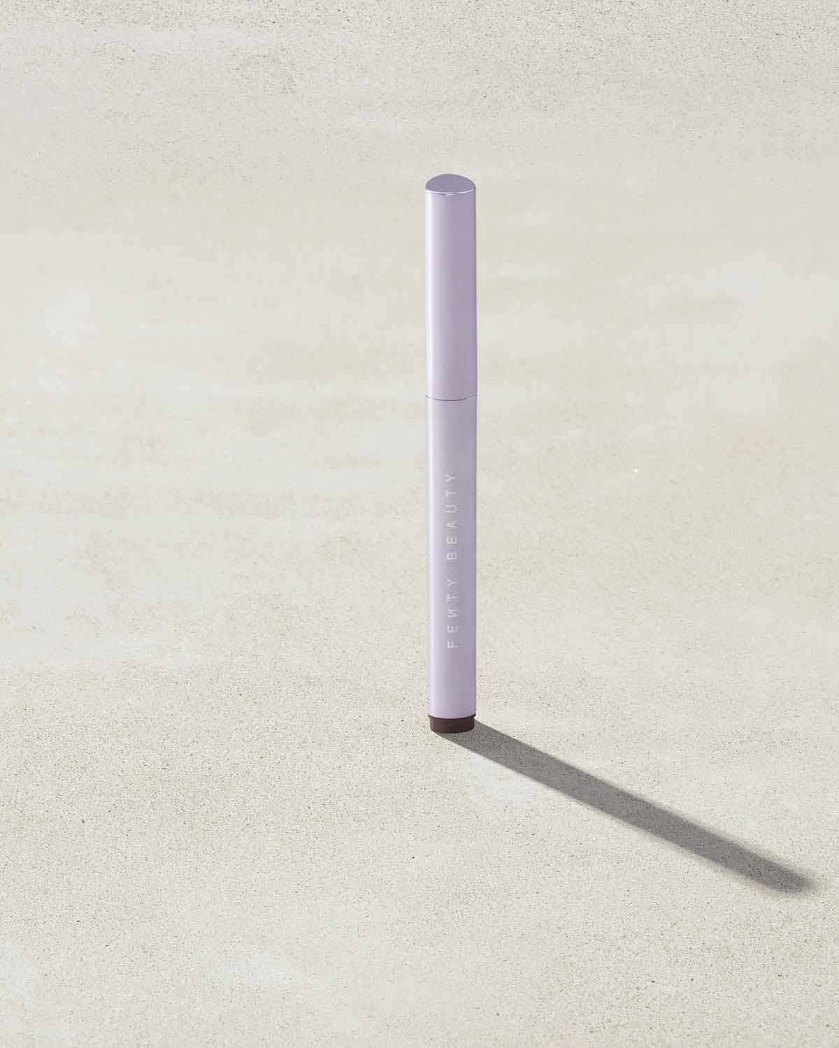 Fenty Beauty Flypencil Crayon Eyeliner In Big Truffle 0,3 g fini mat