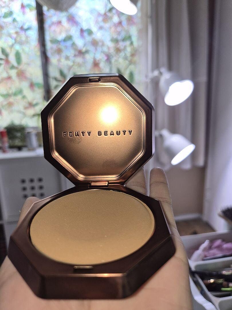 Fenty Beauty Sun Stalk'r Soufflé Bronzer Brown Butt'r