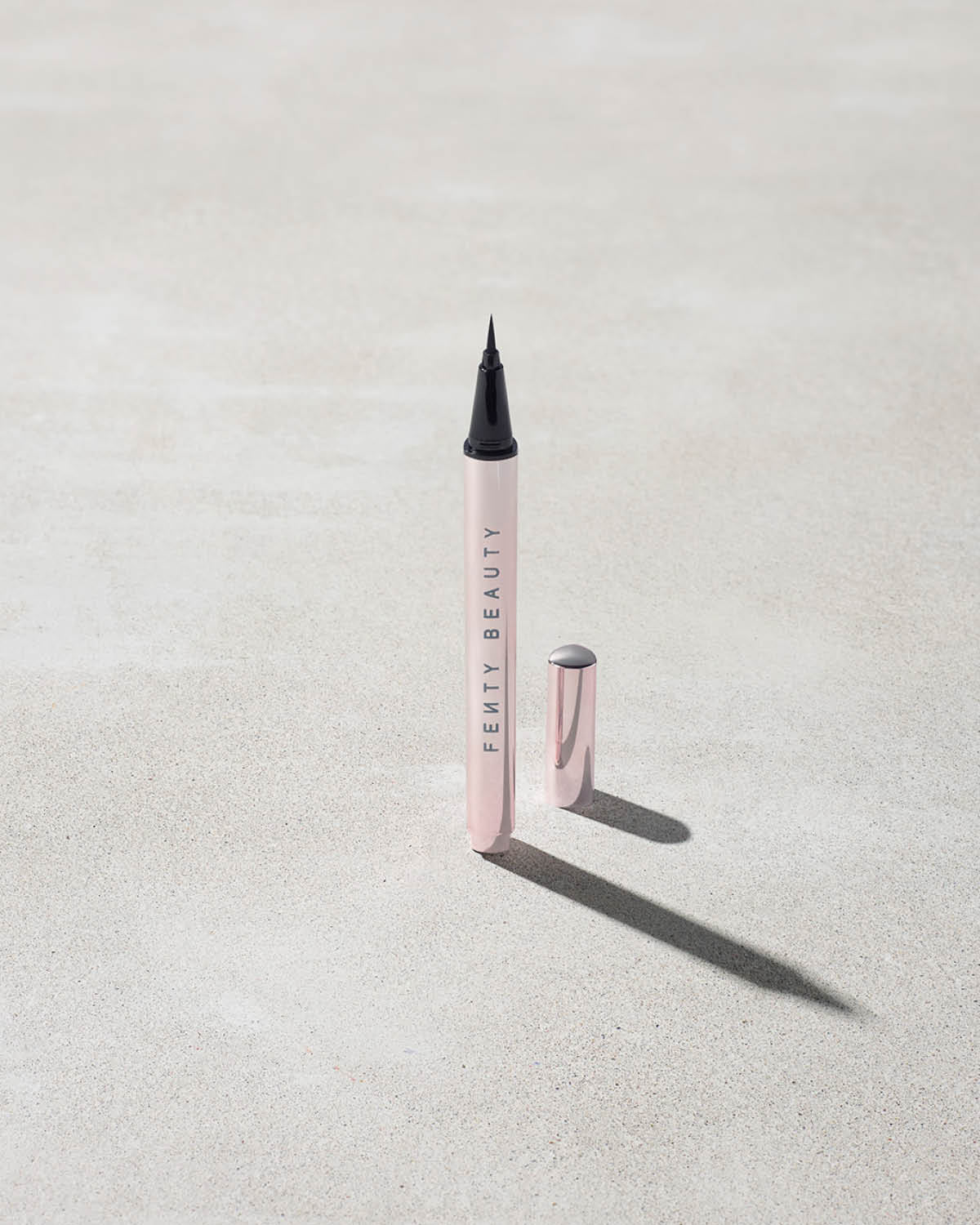 Fenty Beauty Flyliner eyeliner Cuz I'm Black satiné 0.55 ml