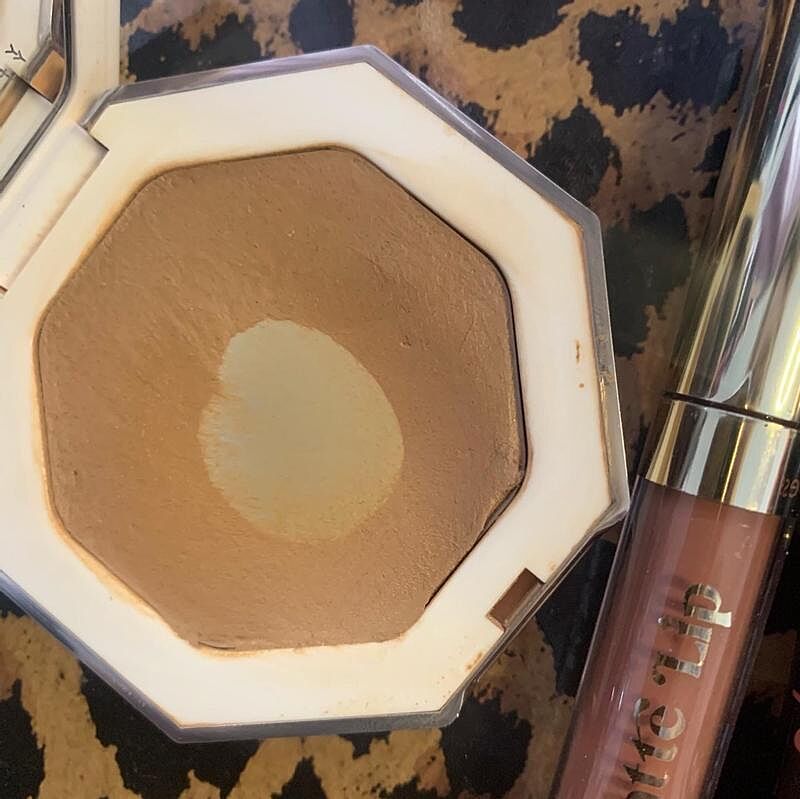 Fenty Beauty Cheeks Out bronzer crème Amber 5,23 g modulable