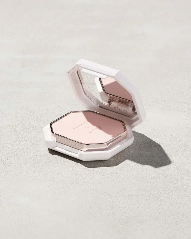 Fenty Beauty Pro Filt'r Soft Matte fond de teint poudre #100 clair