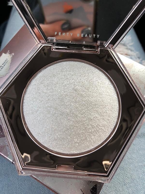 Fenty Beauty Diamond Bomb highlighter Carats Midnight 8 g