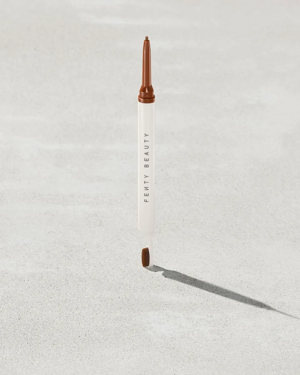 Fenty Beauty Brow MVP crayon sourcils Auburn 0,07 g naturel