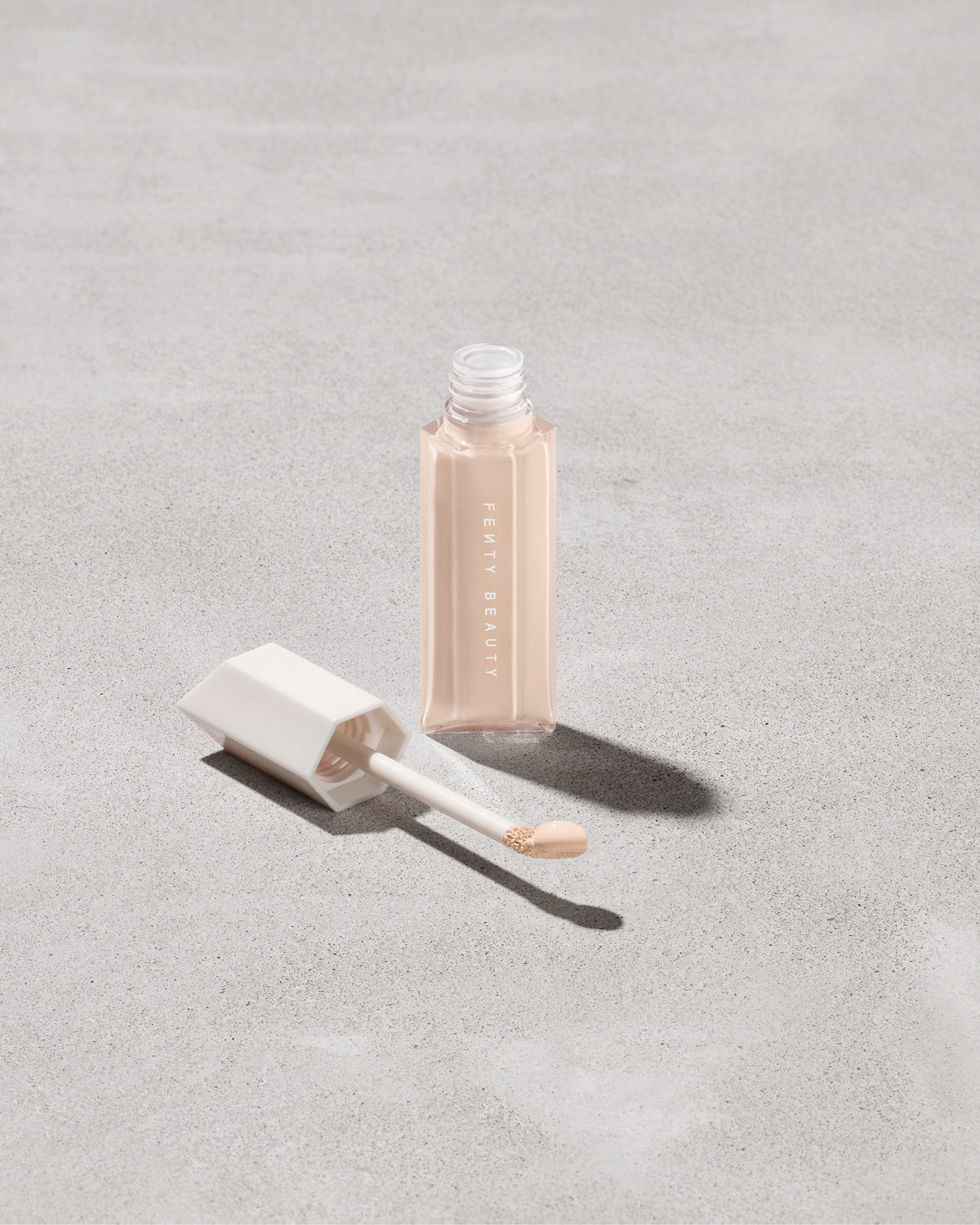 Fenty Beauty We're Even Correcteur 140N 9 ml hydratant