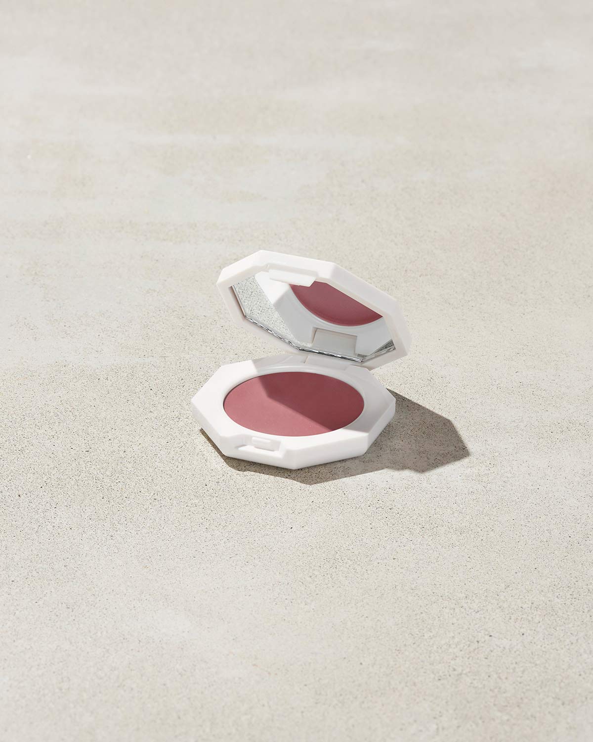 Fenty Beauty Cheeks Out blush crème Cool Berry 3 g prune