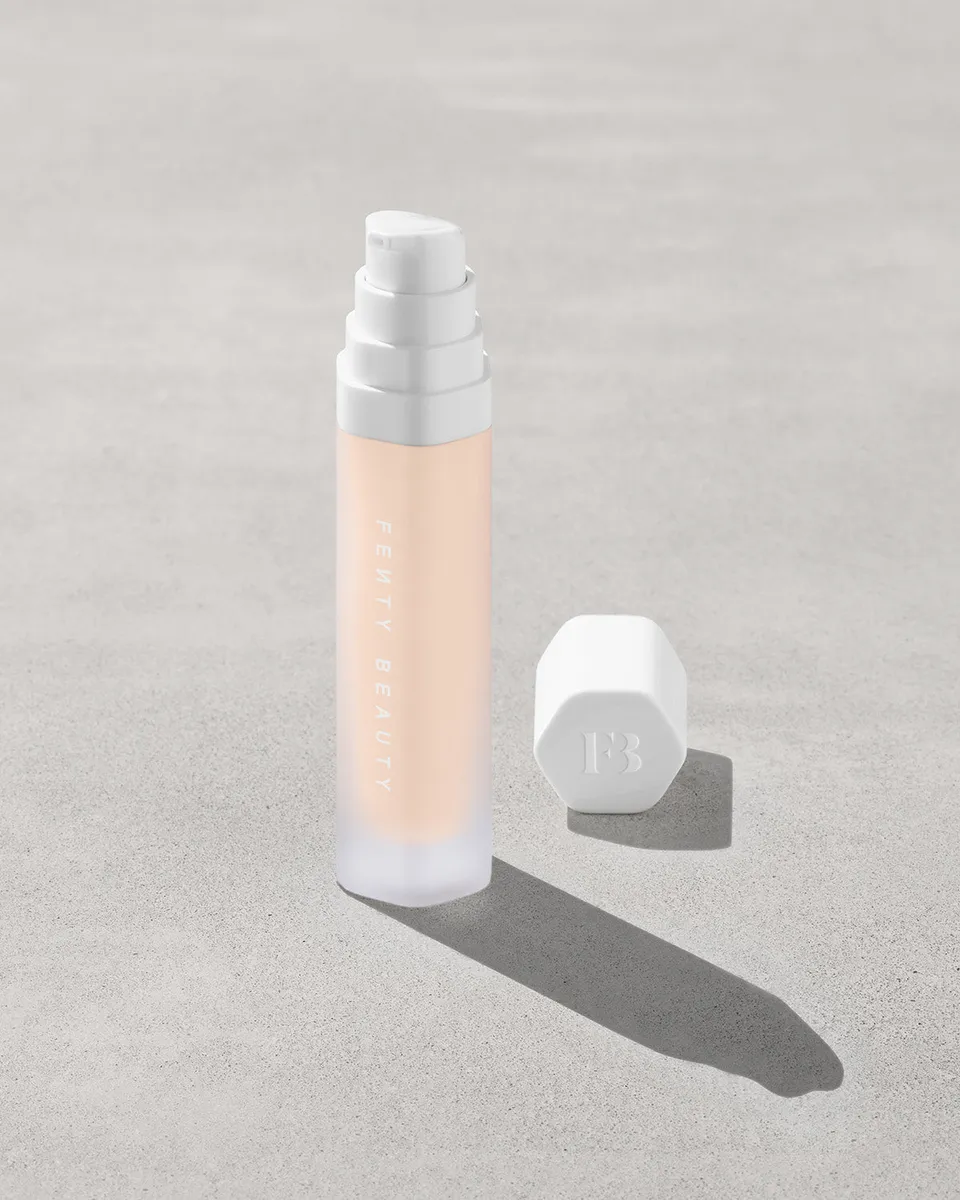 Fenty Foundation Soft'lit 100 fond de teint lumineux 32 mL