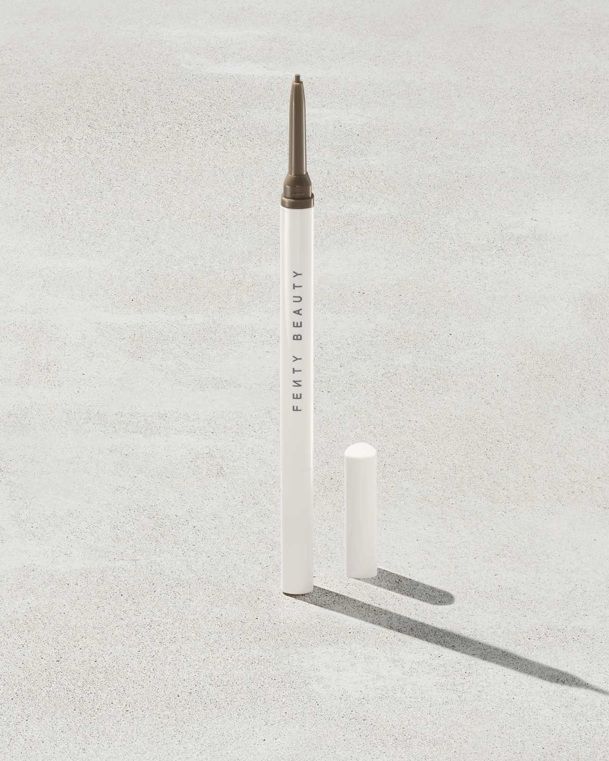 Fenty Beauty Brow MVP crayon sourcils ash brown 0,07 g waterproof