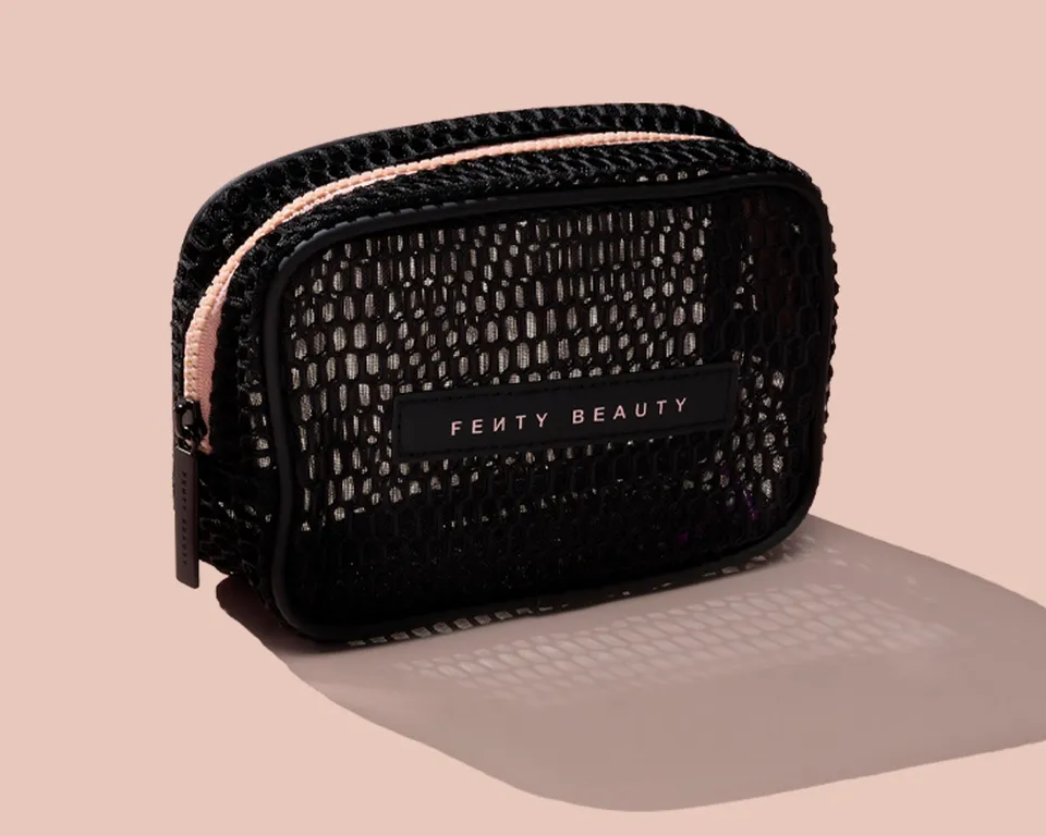 Fenty Beauty Let's Mesh trousse voyage