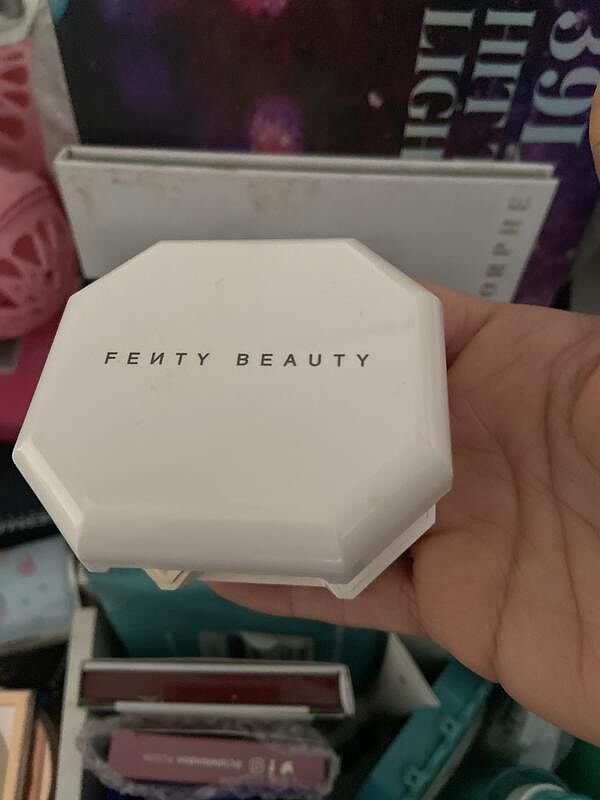 Fenty Beauty Pro Filt'r Soft Matte fond de teint poudre #100 clair
