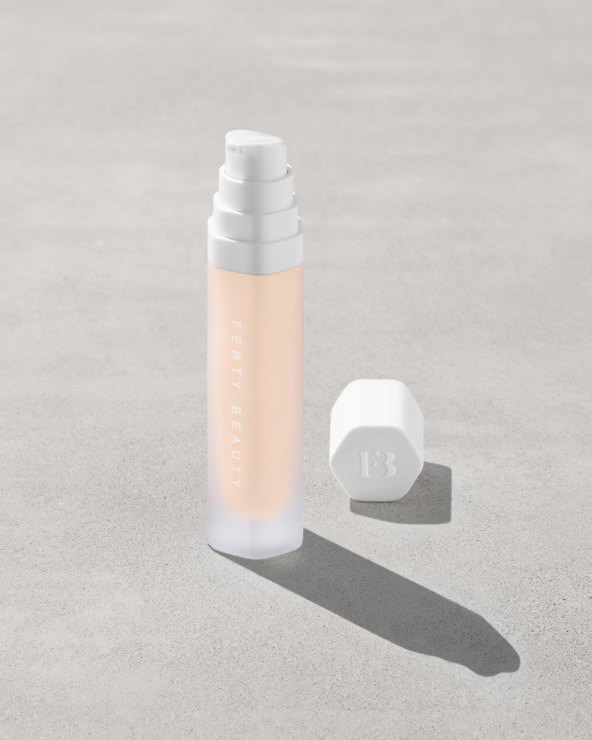 Fenty Foundation Soft'lit 100 fond de teint lumineux 32 mL
