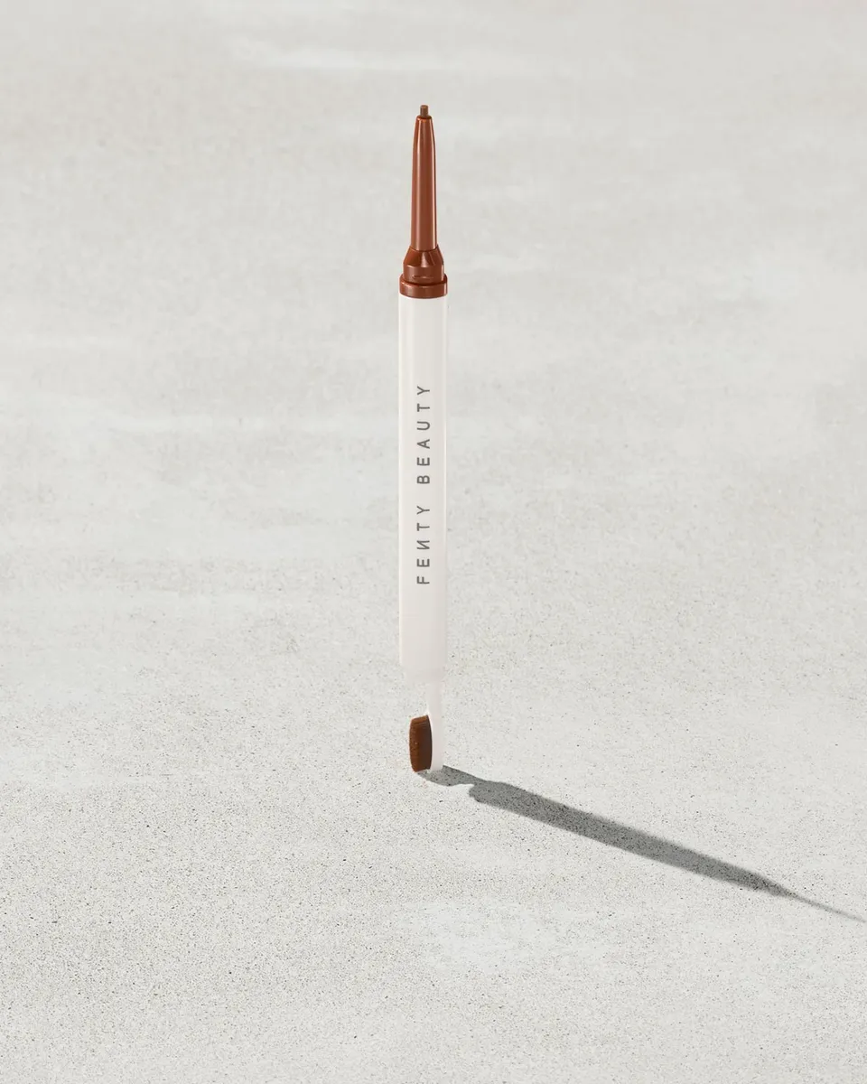 Fenty Beauty Brow MVP True Red crayon sourcils 0,07 g