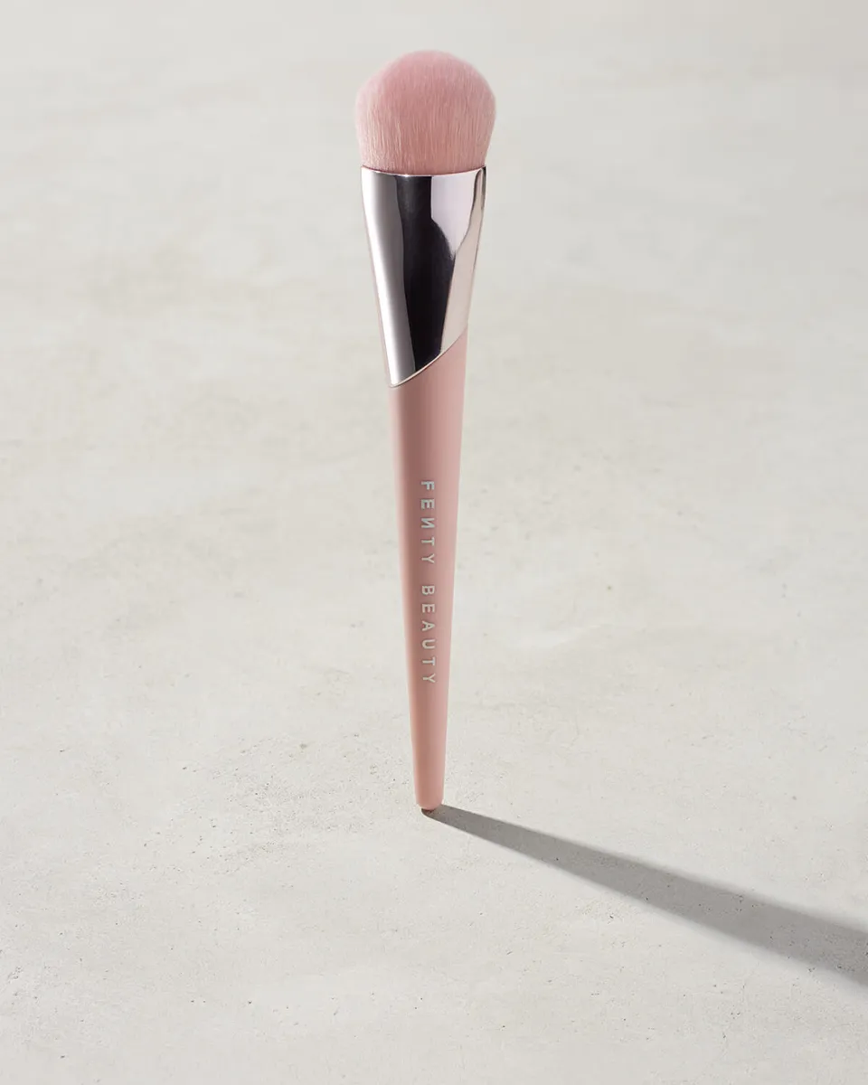Fenty Beauty 110 Pinceau Fond de Teint Full-Bodied Couvrance