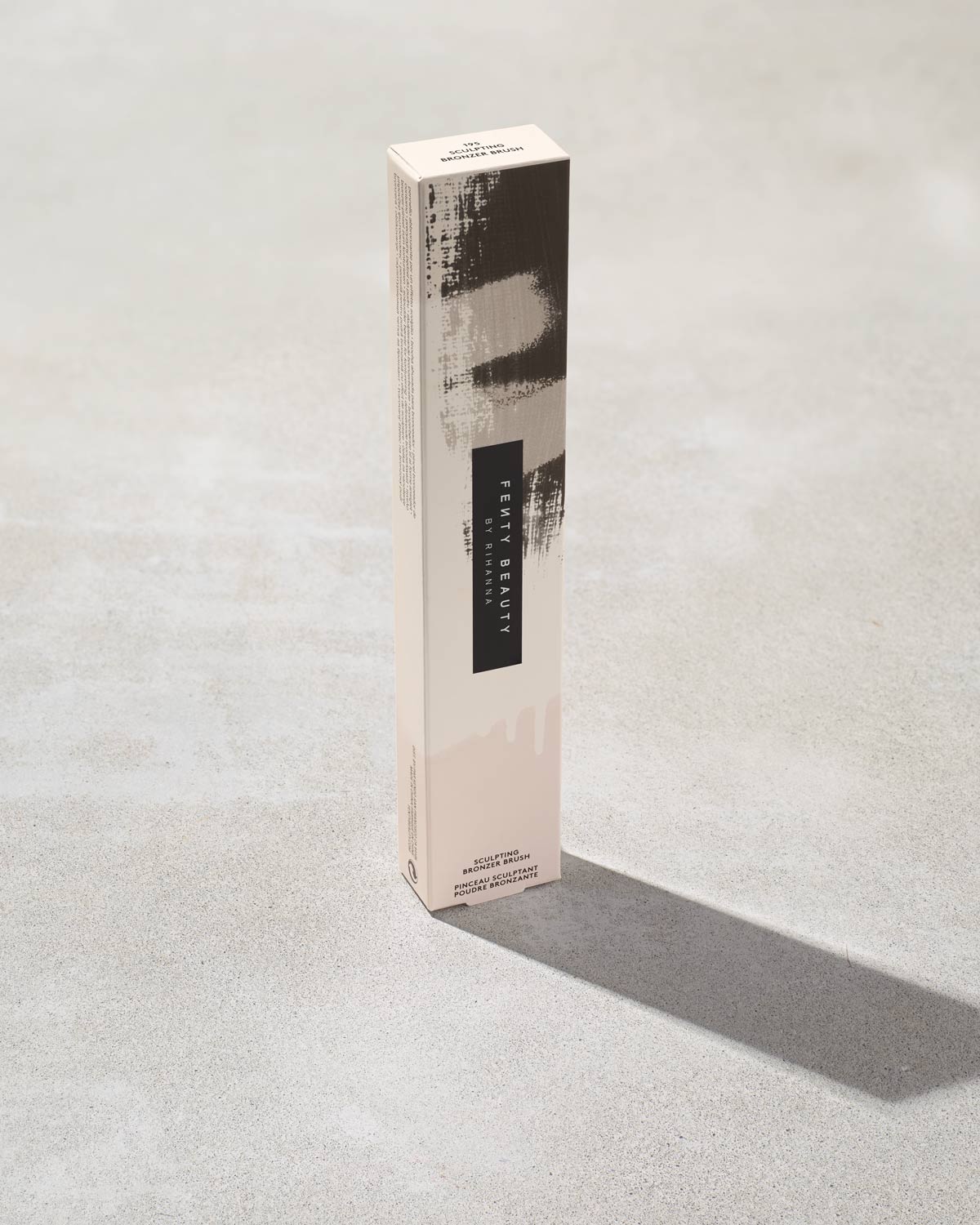 Fenty Beauty Sculpting Bronzer Brush 195 pinceau bronzer