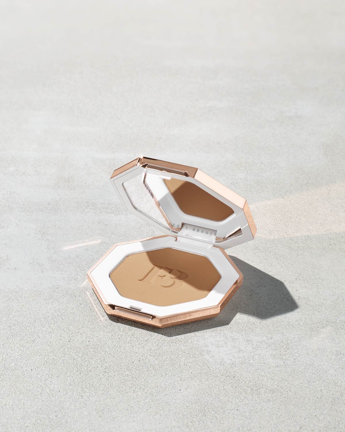 Fenty Beauty Sun Stalk'r Poudre Bronzante Shady Biz 6,23 g Fini Mat