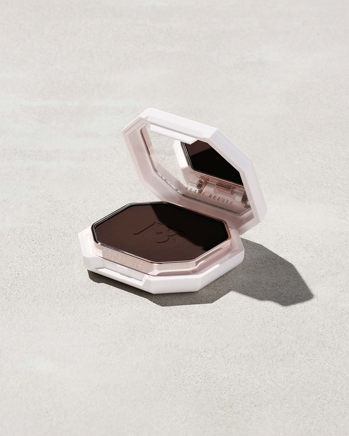 Fenty Beauty Pro Filt'r Soft Matte fond de teint poudre #498 foncé