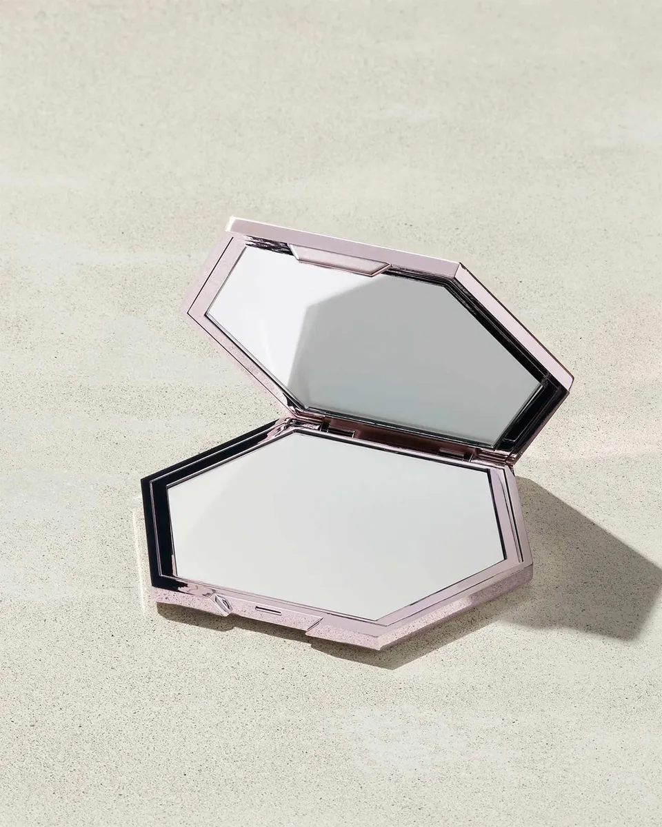 Fenty Beauty miroir compact rose de poche