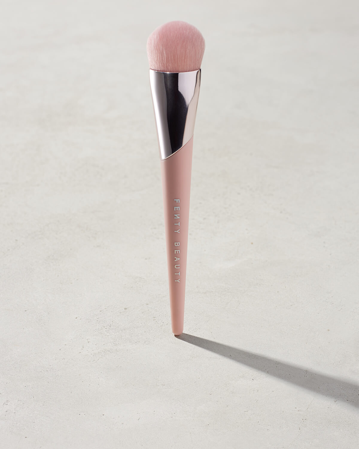 Fenty Beauty 110 Pinceau Fond de Teint Full-Bodied Couvrance