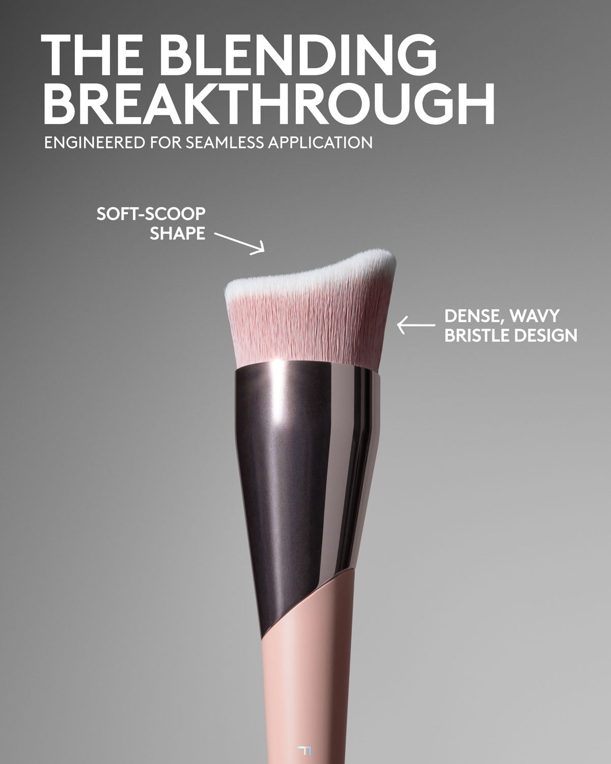 Fenty Beauty Pinceau fond de teint Fluid Flex 165 application précise