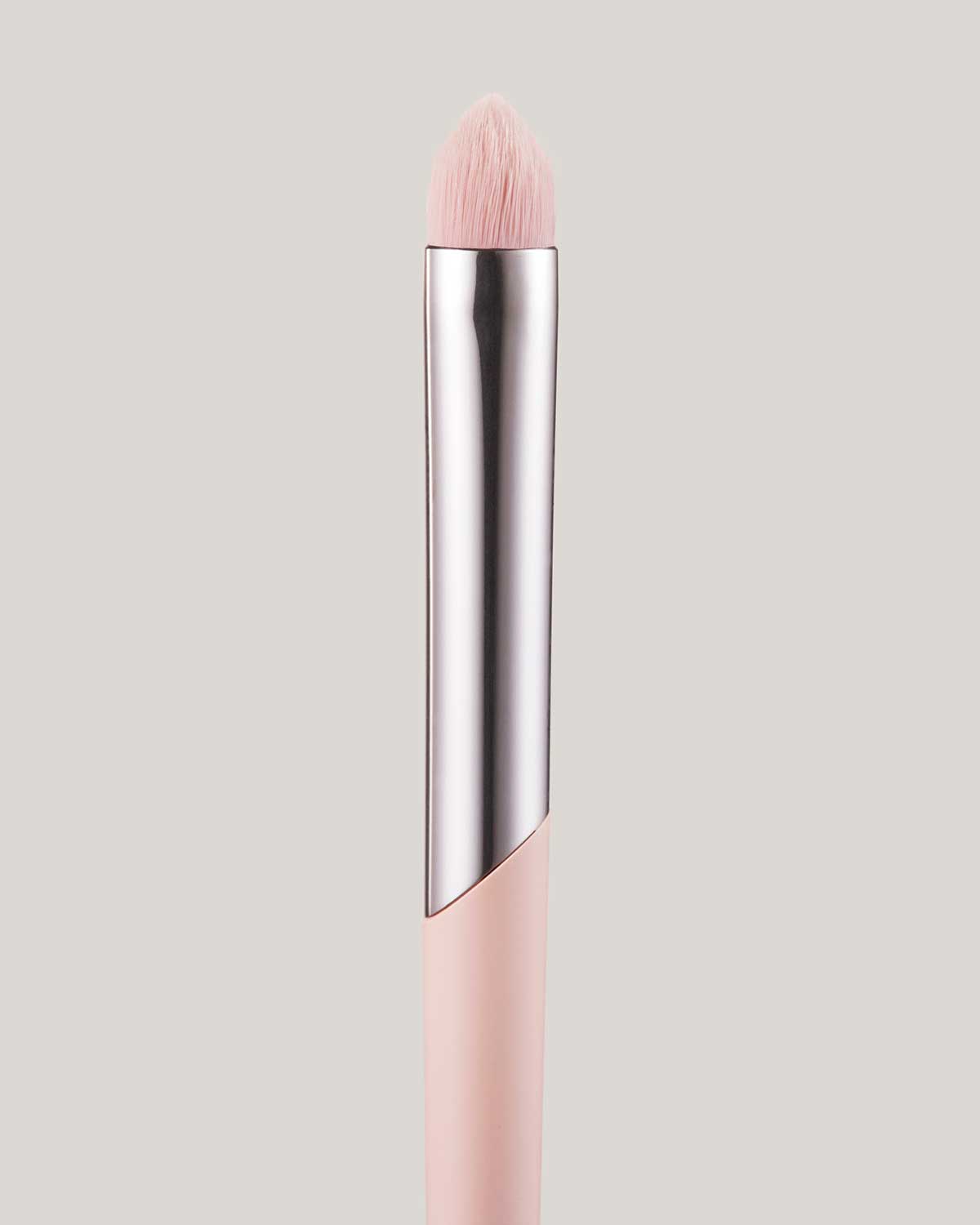 Fenty Beauty Precise Definition Brush 220 pinceau yeux