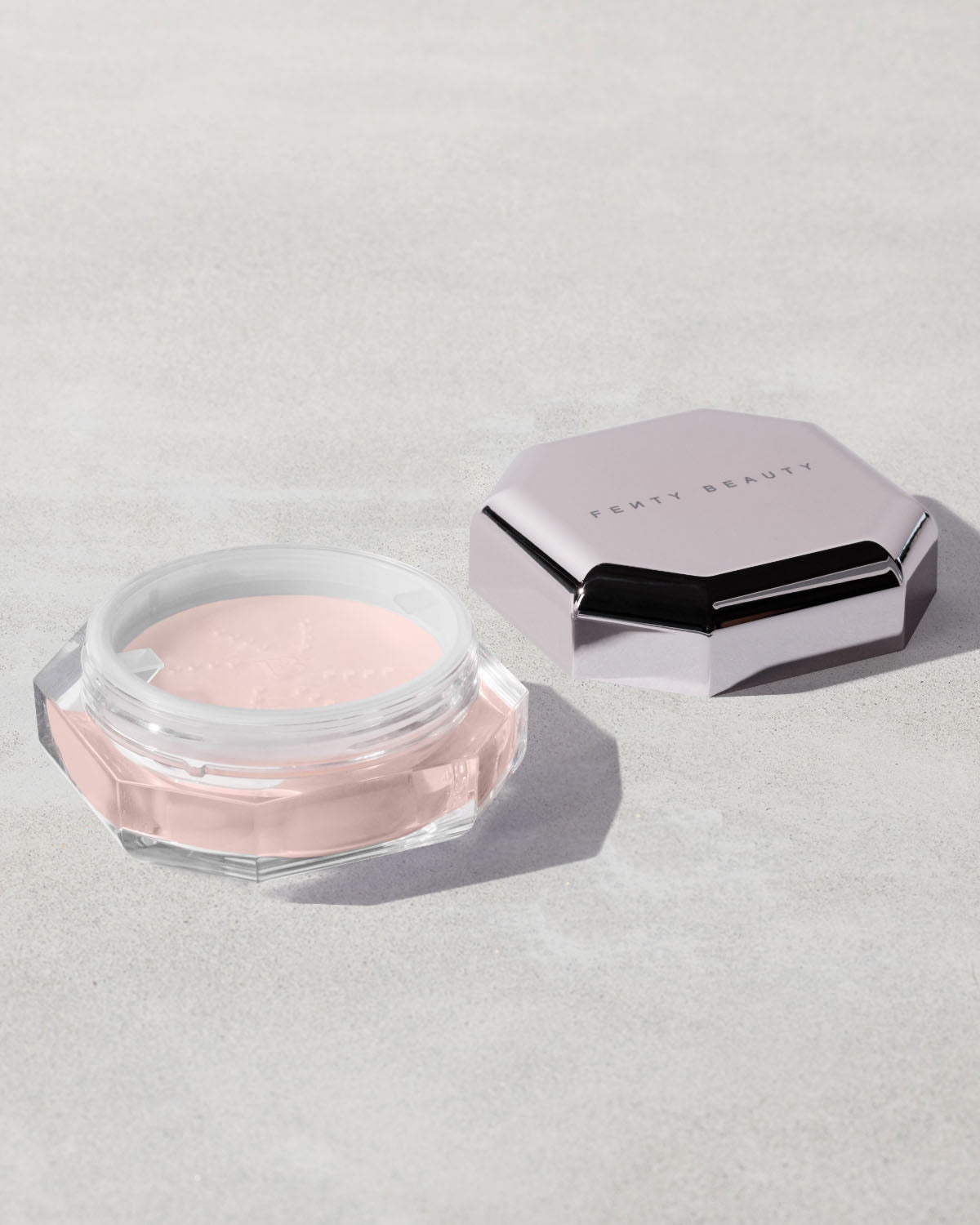 Fenty Beauty Set it Down poudre Strawberry Milk 28 g mat