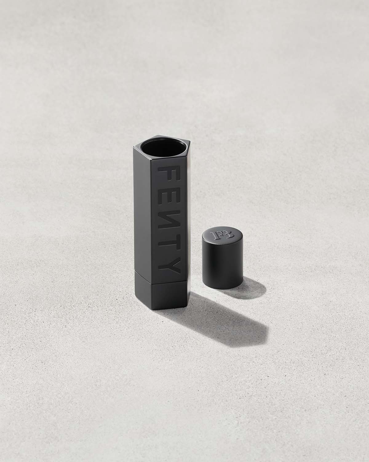 Fenty Beauty Fenty Icon étui rouge à lèvres Matte Black