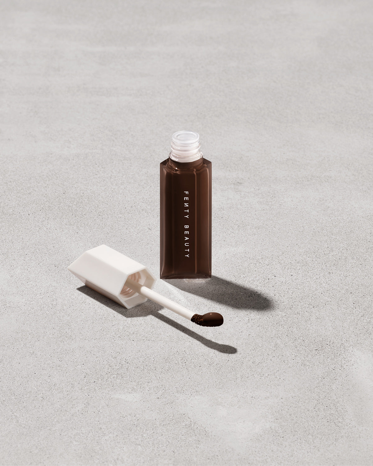 Fenty Beauty We're Even anti-cernes 498N 9 ml hydratant longue tenue