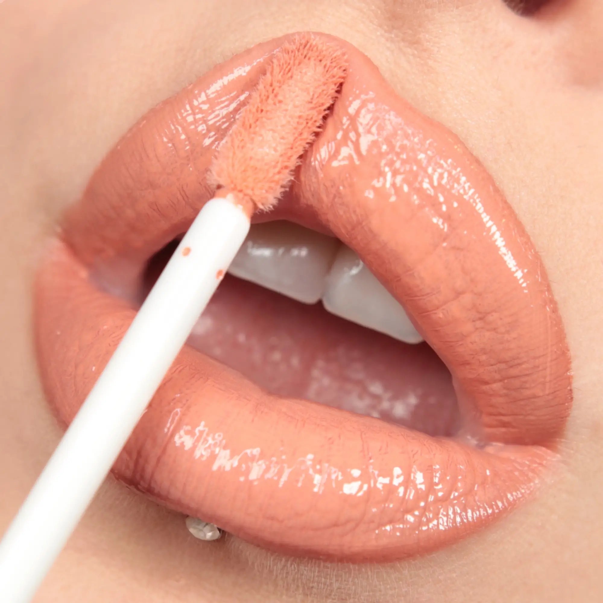 Mrs Glam Mrs Kisses trio lèvres Rose liner rouge gloss