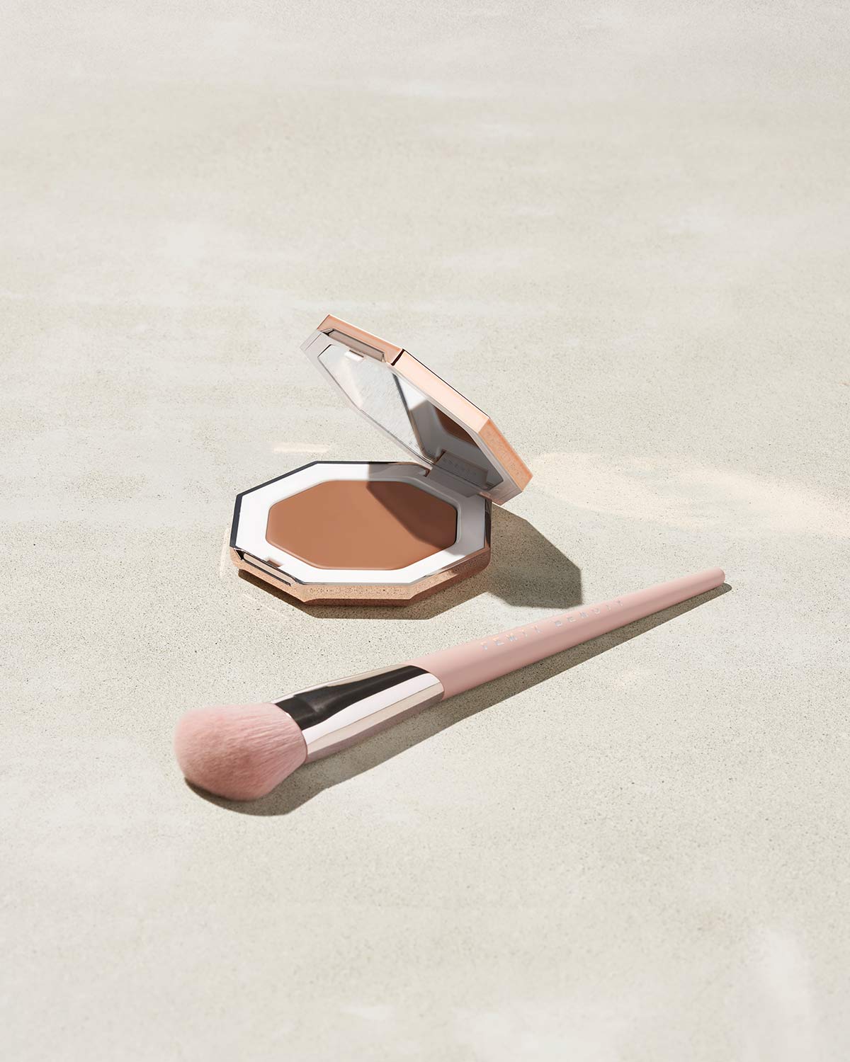 Fenty Beauty Face Shaping Brush 125 pinceau visage