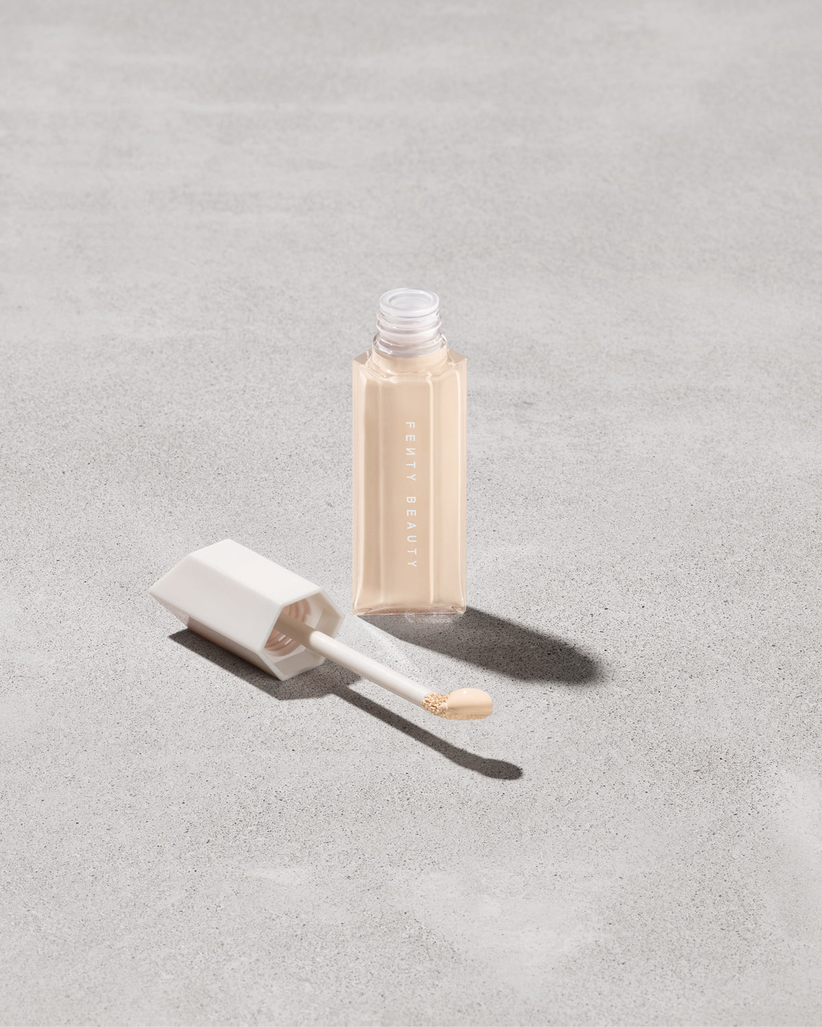 Fenty Beauty We're Even anti-cernes 120N 9 ml hydratant longue tenue