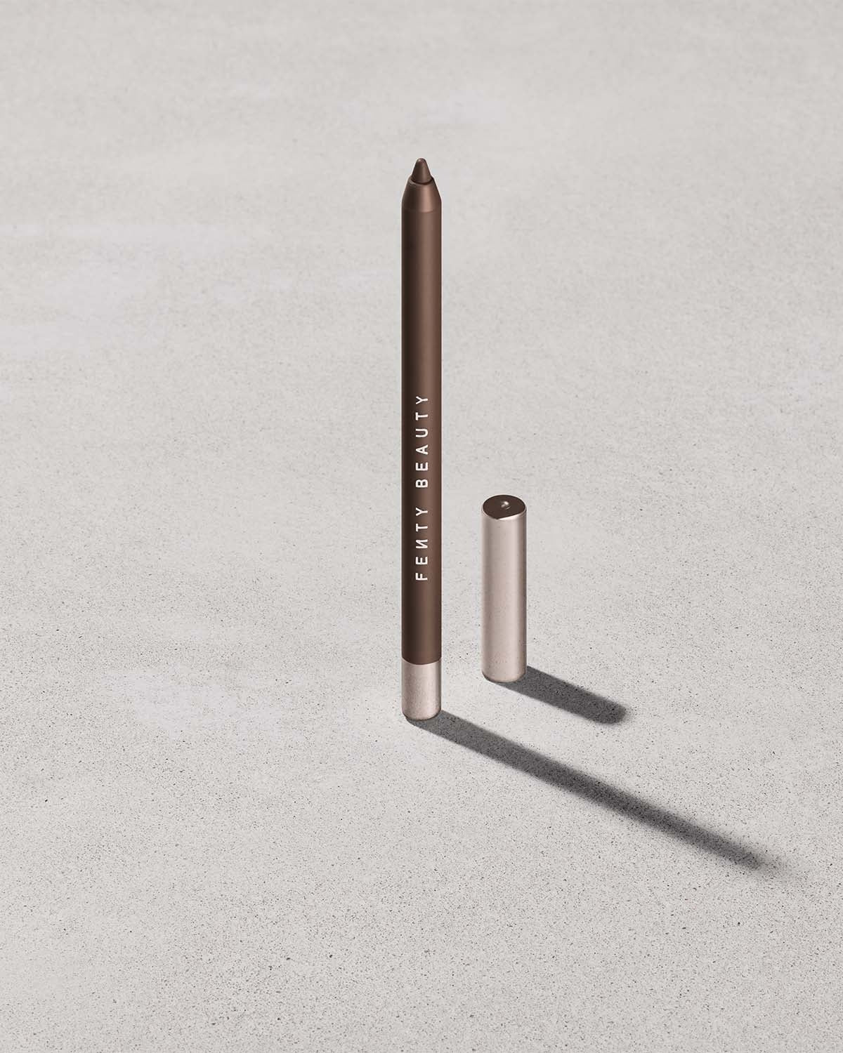 Fenty Beauty Trace'd Out crayon lèvres Whiskey tenue 8h