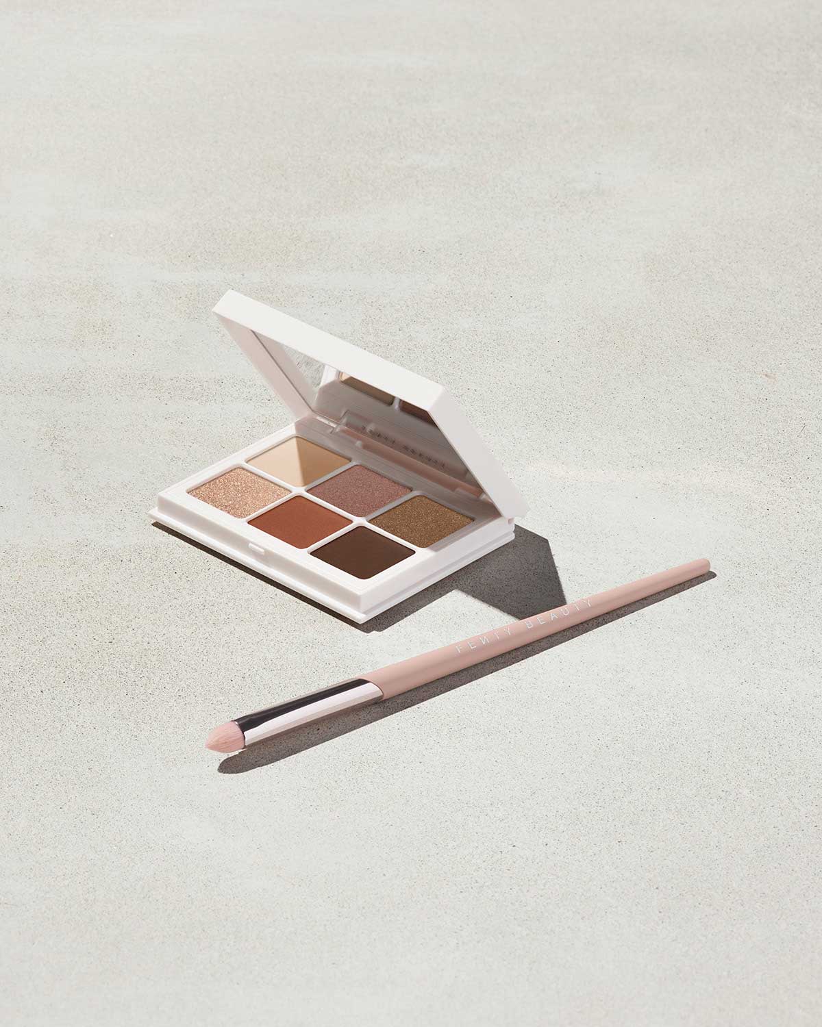 Fenty Beauty Precise Definition Brush 220 pinceau yeux