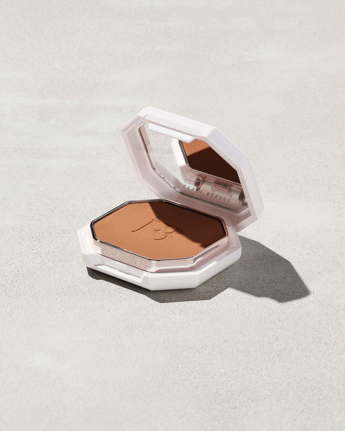 Fenty Beauty Pro Filt'r Soft Matte fond de teint poudre #370 medium